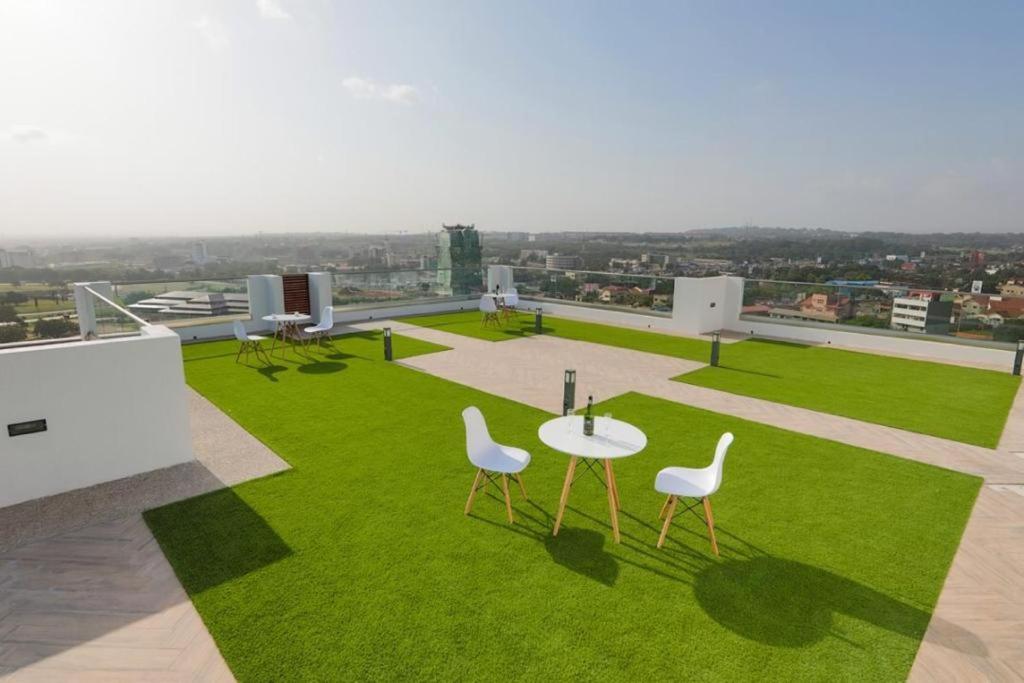 The Gallery Luxury Suites Cpg Іст-Легон Екстер'єр фото