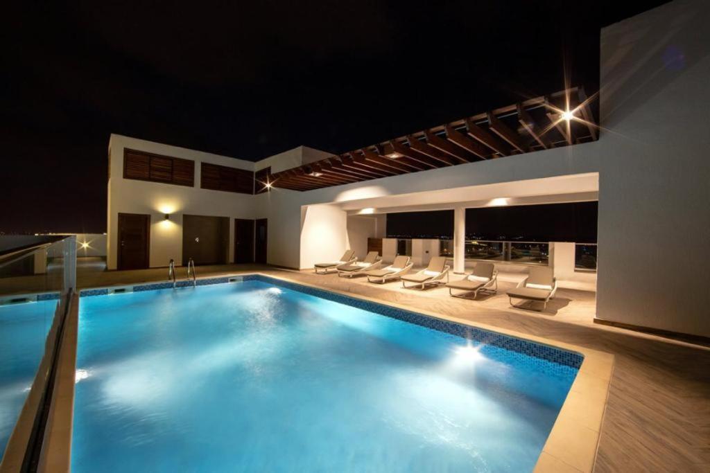 The Gallery Luxury Suites Cpg Іст-Легон Екстер'єр фото