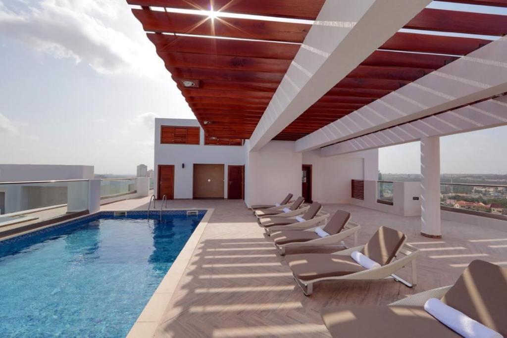 The Gallery Luxury Suites Cpg Іст-Легон Екстер'єр фото