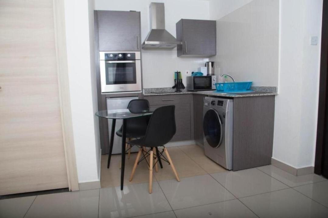 The Gallery Luxury Suites Cpg Іст-Легон Екстер'єр фото